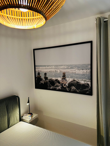 Newly renovated and furnished apartment with parking space in Bremen-Nord.