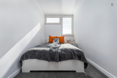 Cosy single bedroom near Park Mirowski