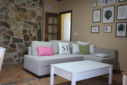 Welcoming Single Bedroom with a balcony close to Puerto Real Train Station