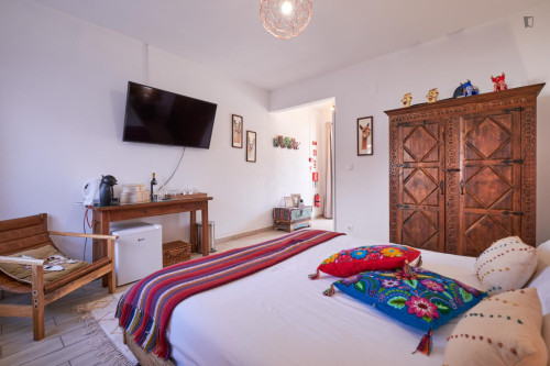 Bright ensuite in a 16-bedroom house