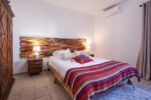 Bright ensuite in a 16-bedroom house