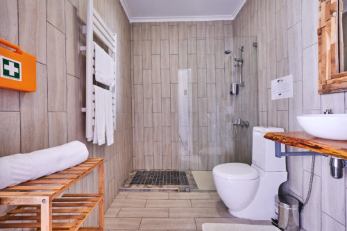 Bright ensuite in a 16-bedroom house