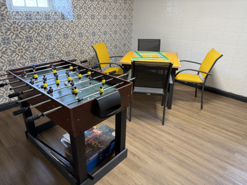 Vibrant Coliving Retreat for Senior Travelers in Serene Ribeirinha Central