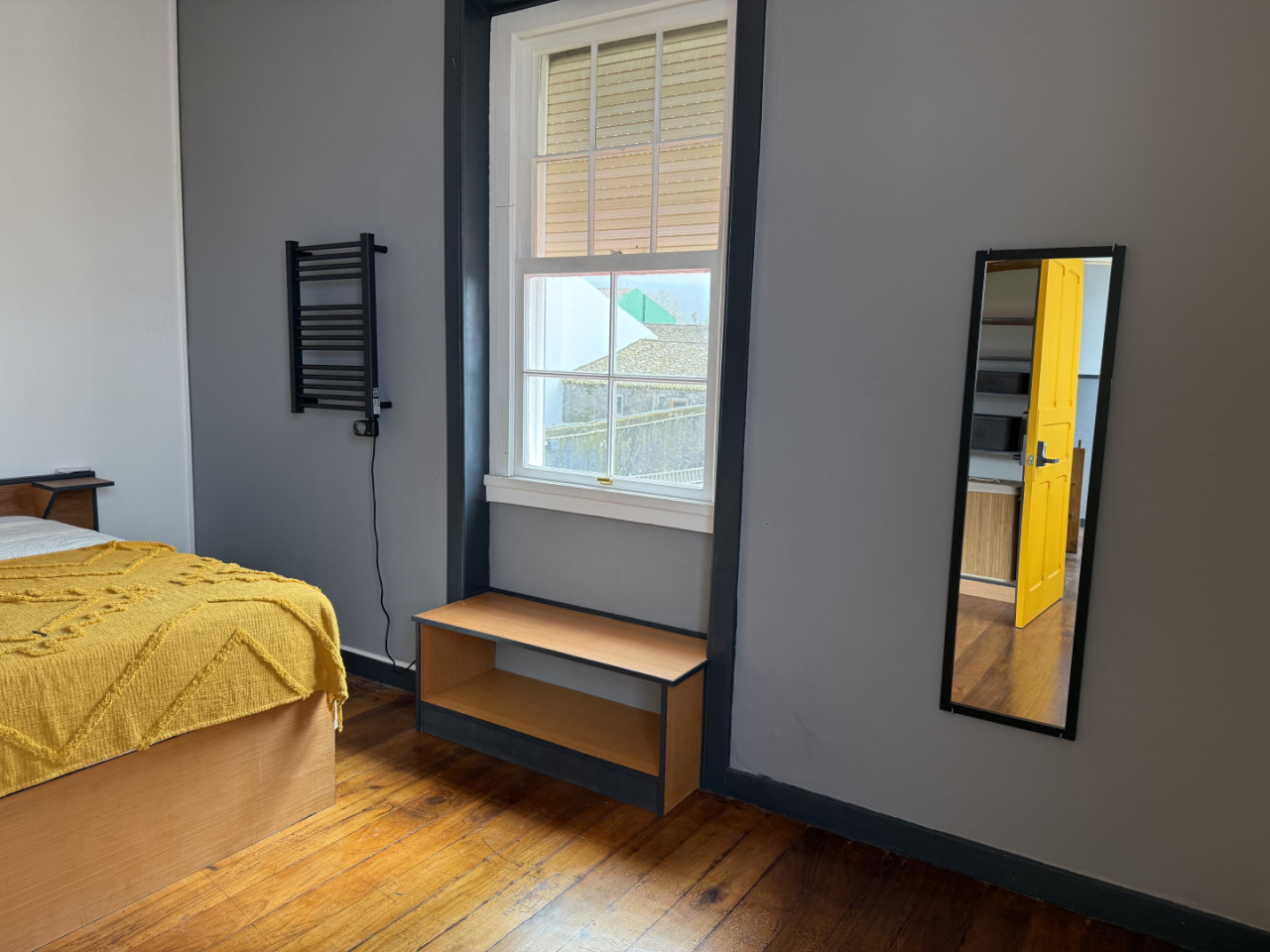Regular Bedroom - Vibrant Coliving Retreat for Senior Travelers in Serene Ribeirinha Central - Gallery - 4