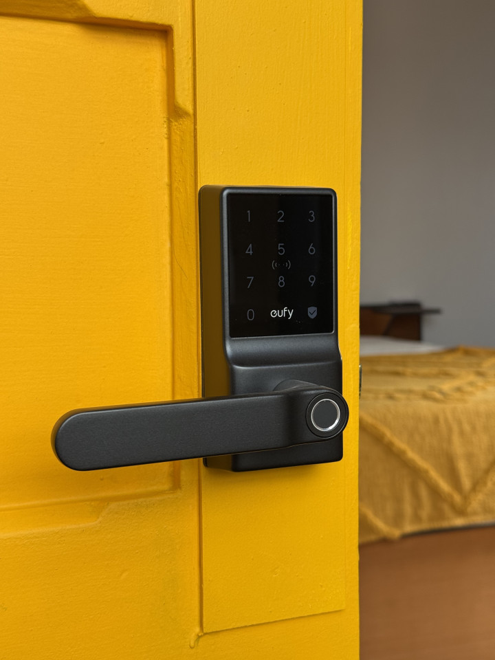 Small Bedroom - Vibrant Coliving Retreat for Senior Travelers in Serene Ribeirinha Central - Gallery - 8