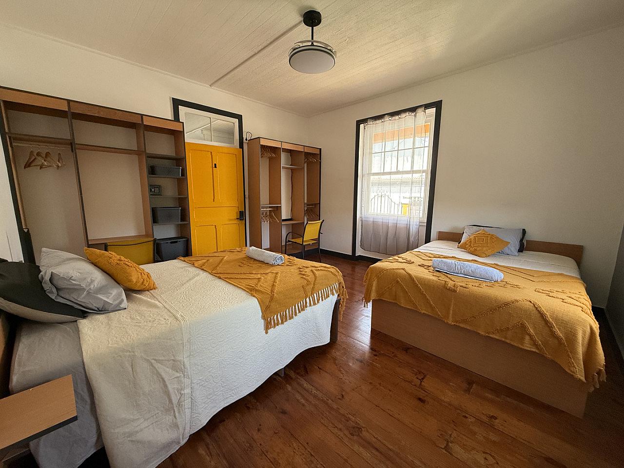 Ground Suite - Vibrant Coliving Retreat for Senior Travelers in Serene Ribeirinha Central - Gallery - 5