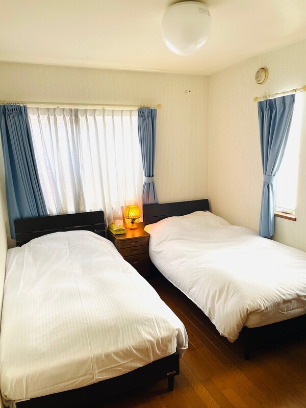  Twin Room (Single Bed)  -  Japanese Family + Home Breakfast  - Gallery -  1