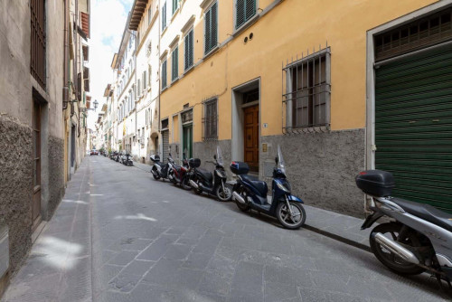 Pitti Family Apartment in Central Florence