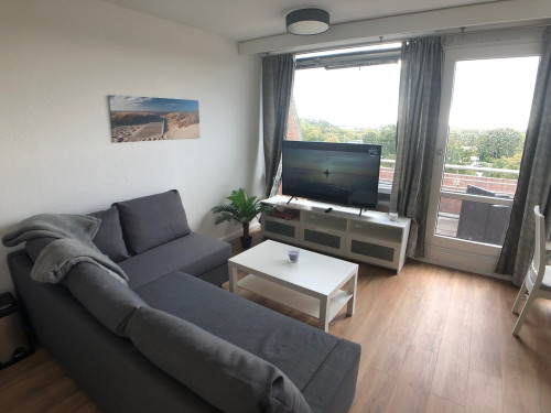 Wonderful flat directly on the beach with a parking space.