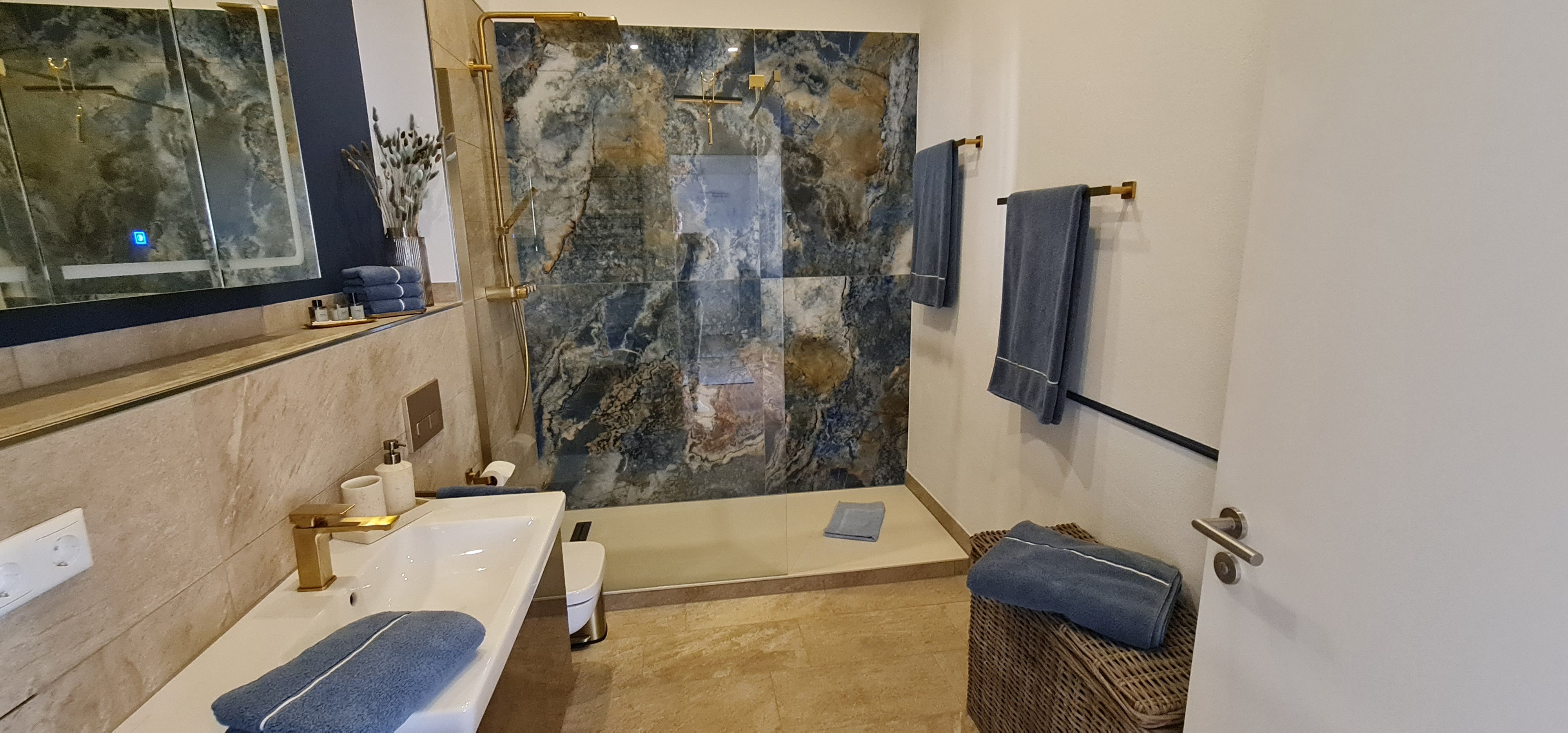 +APARTMENT.BLAUESWUNDER.DRESDEN -FITTEDKITCHEN-PARQUET-SHOWER-BATHROOM-FLOOR-HEATING-LARGE TERRACE-L - 13