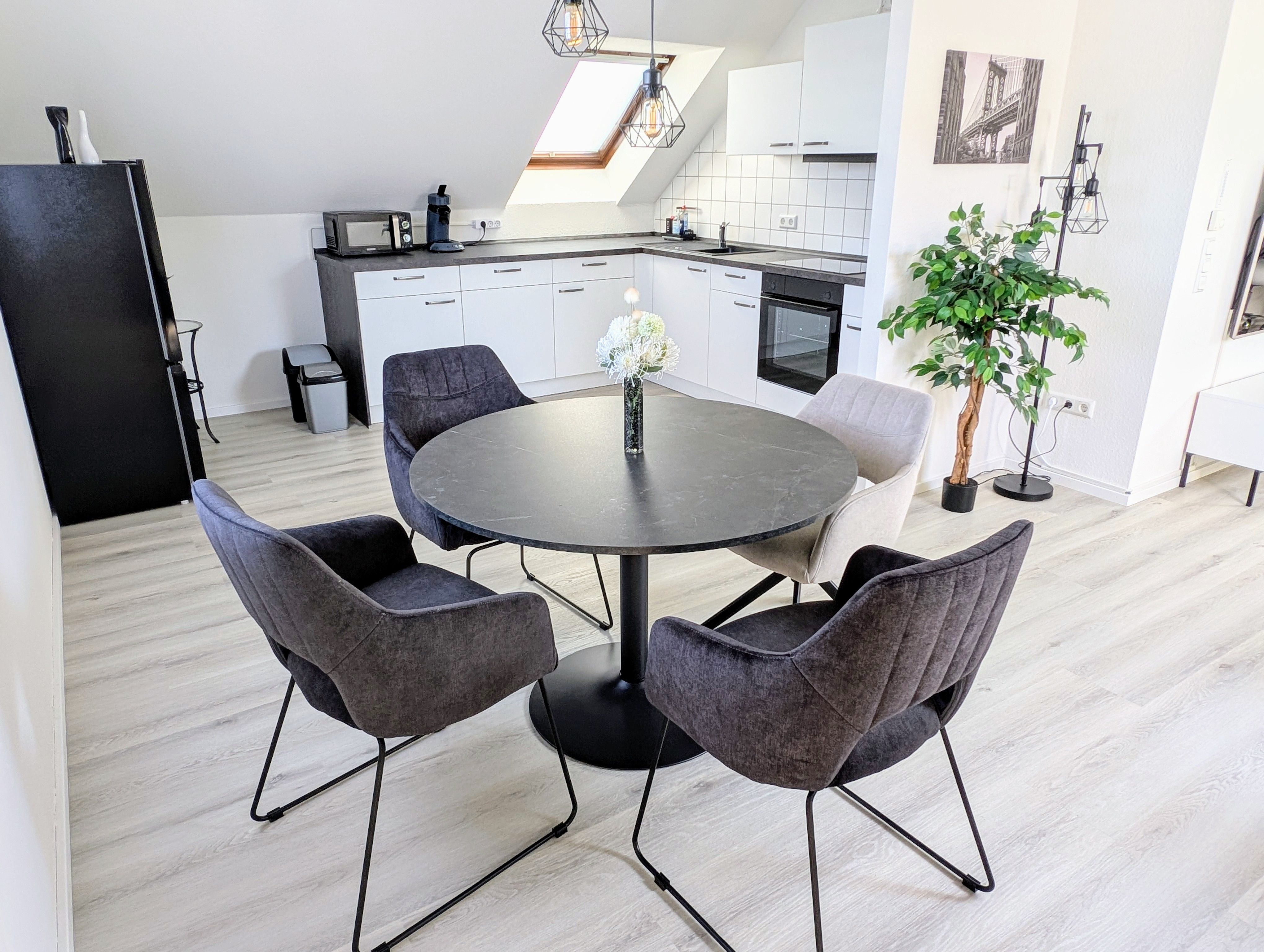 Renovated And Newly Furnished Top Floor Apartment In Wesseling - 25
