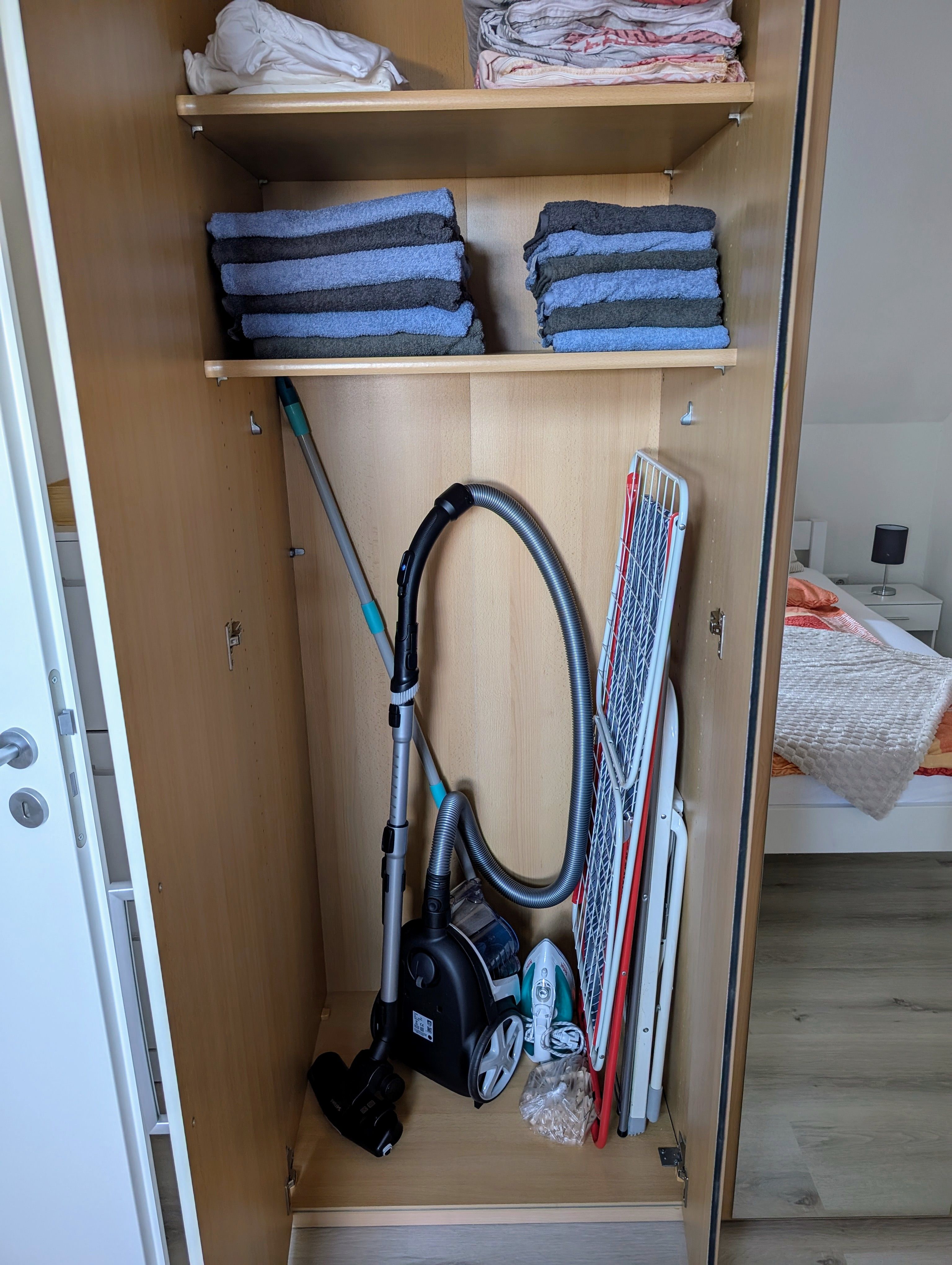 Renovated And Newly Furnished Top Floor Apartment In Wesseling - 4