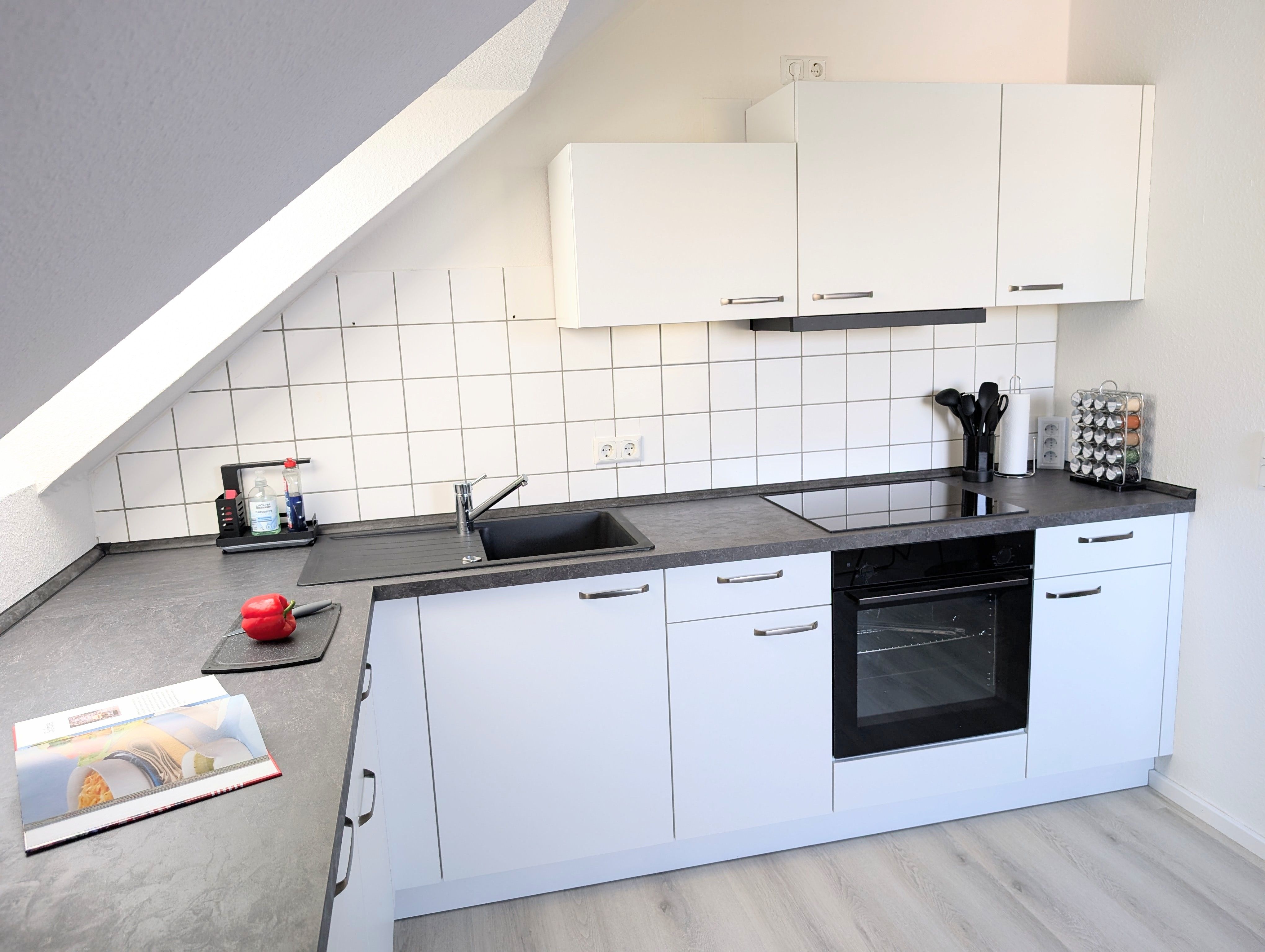 Renovated And Newly Furnished Top Floor Apartment In Wesseling - 22
