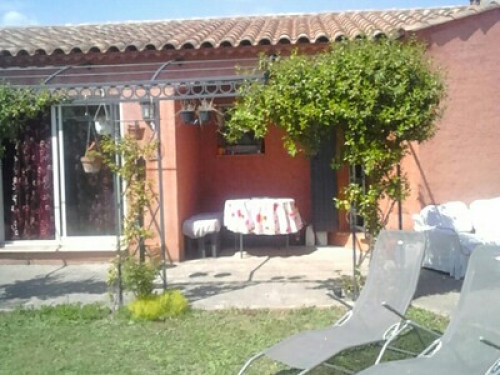 room between NIMES and the sea