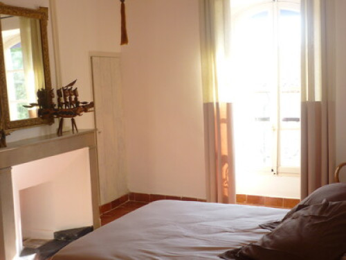 private room, suite.