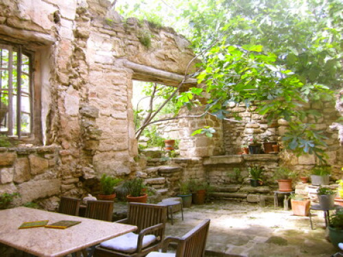 Amazing 16th Century Artistic House