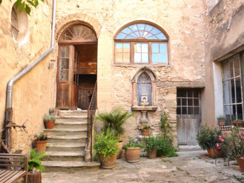 Amazing 16th Century Artistic House