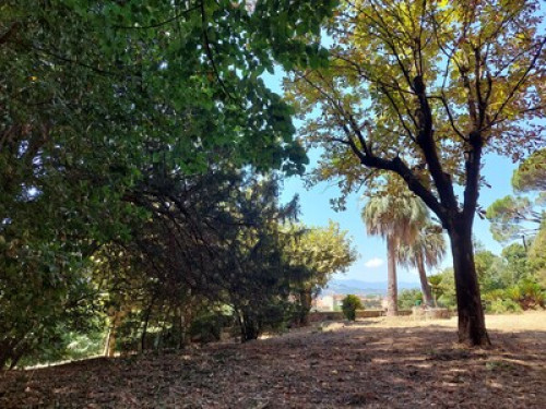 Two bedrooms in an eighteenth-century villa