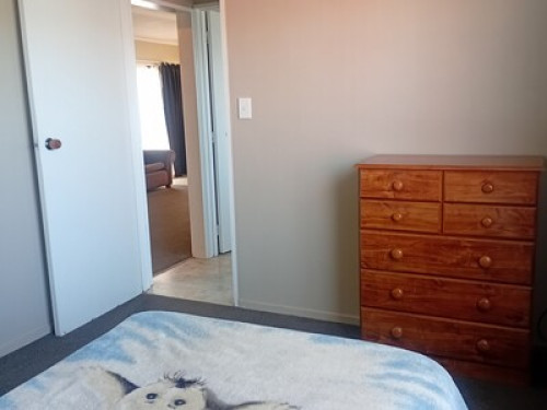 *LOOK* ROOM TO RENT