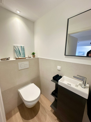 High quality renovated and fully furnished 85 sqm 3 room apartment with terrace on the ground floor