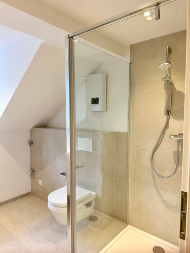 High quality renovated and fully furnished 85 sqm 3 room apartment with terrace on the ground floor