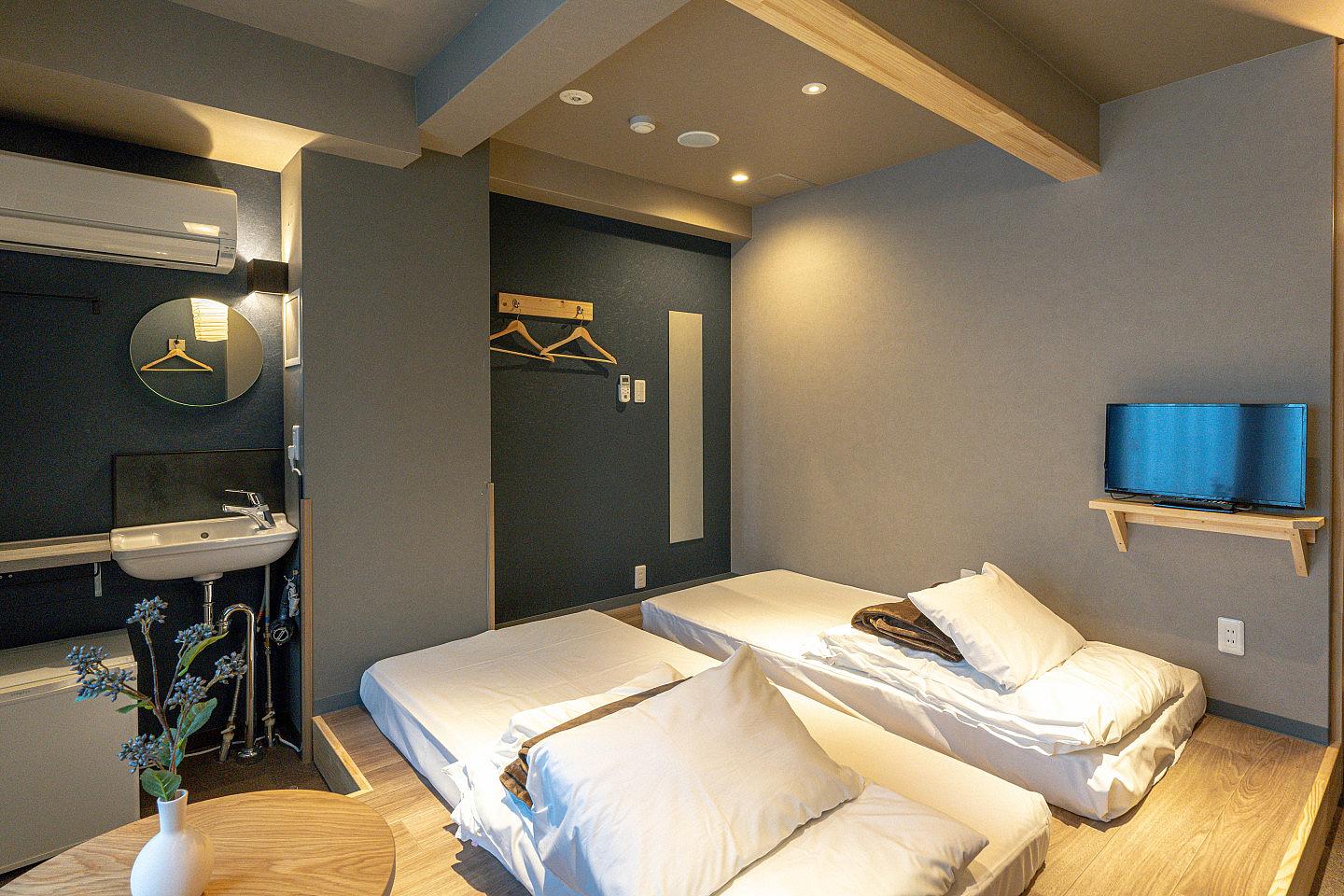  Twin Room Ensuite  -  Modern Cozy Coliving Apartment in Vibrant Historic District  - Gallery -  1