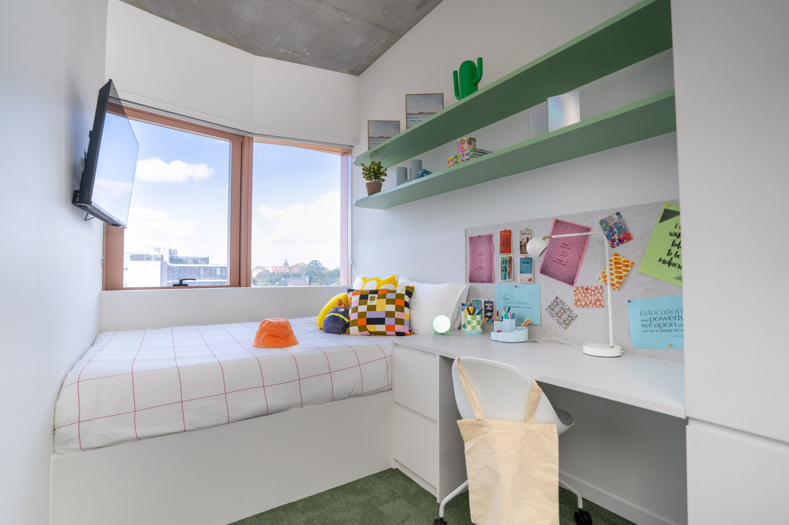 2 Bed Apartment With High Floor - 1