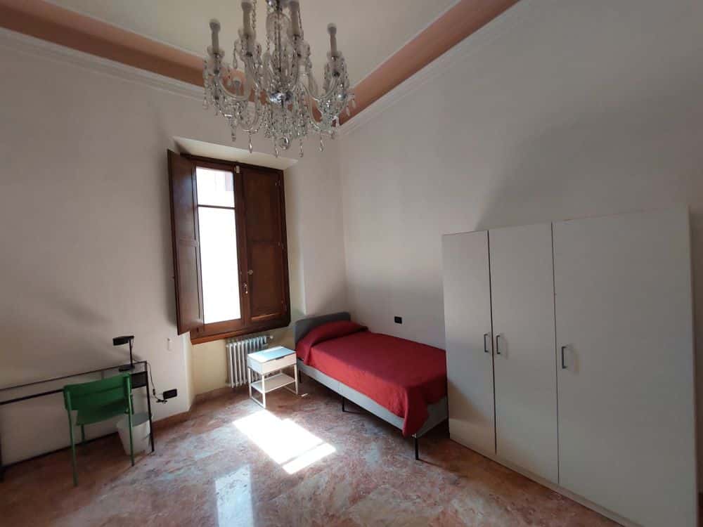 Spaziosa stanza condivisa in Via la Farina