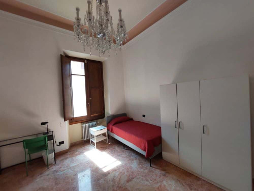 Spaziosa stanza condivisa in Via la Farina