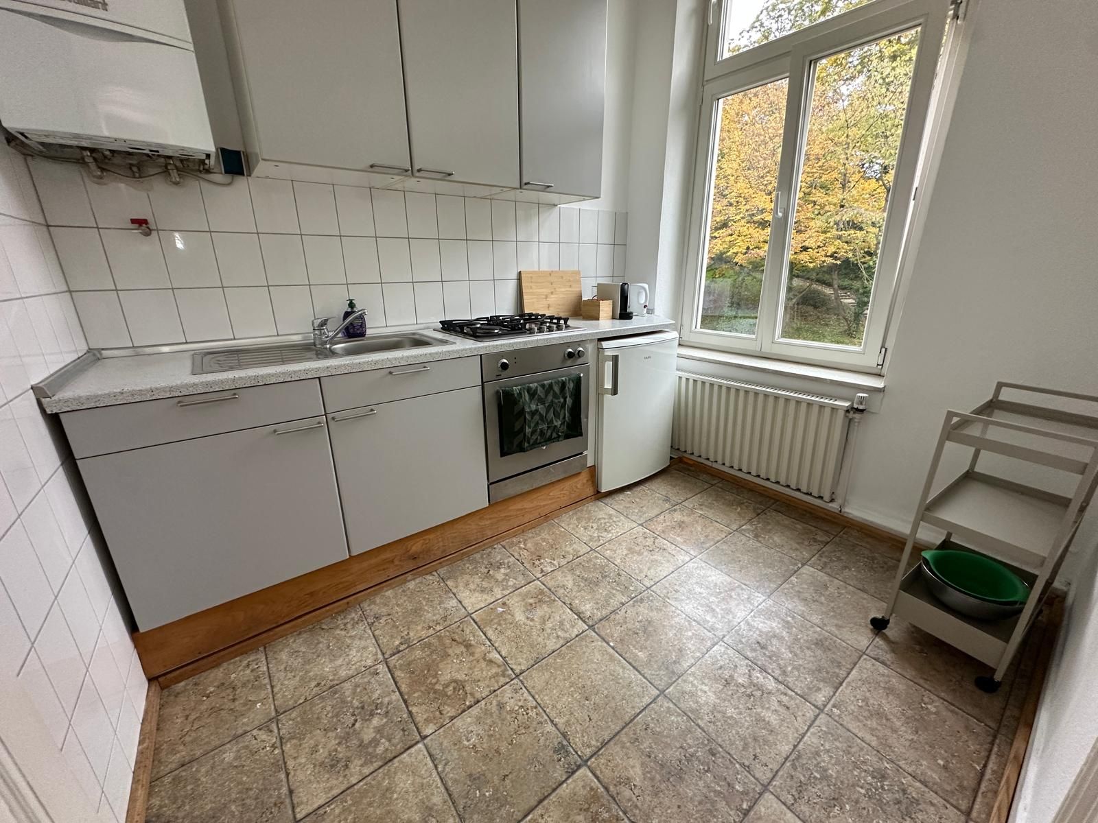 Stylish City Apartment With Designer Furniture & High Ceilings – Near City Center - 6