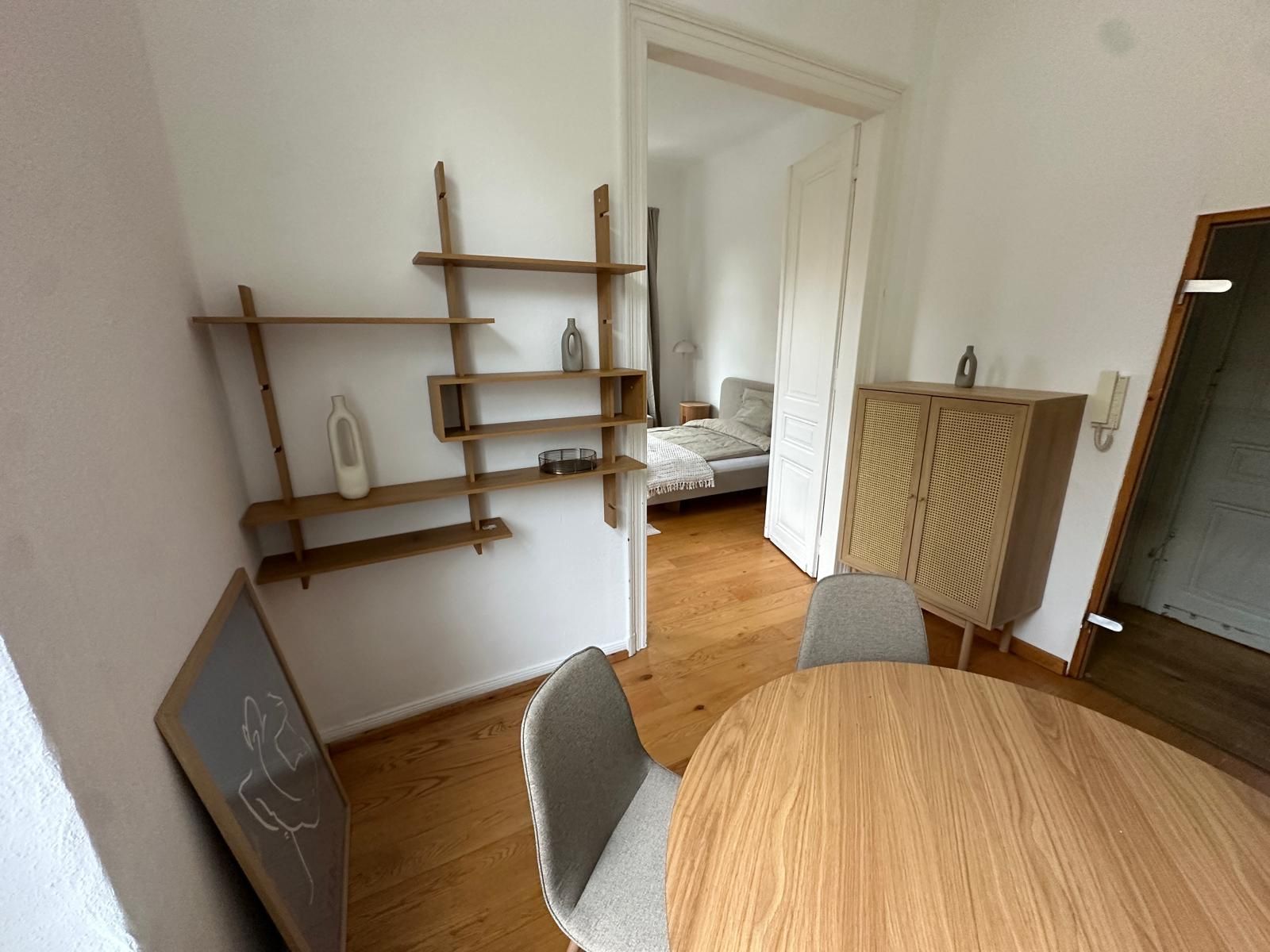 Stylish City Apartment With Designer Furniture & High Ceilings – Near City Center - 2
