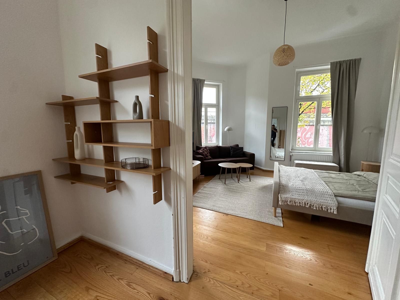 Stylish City Apartment With Designer Furniture & High Ceilings – Near City Center - 4