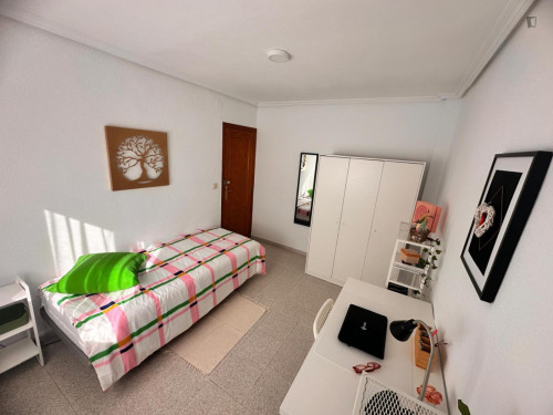 Shining Single Bedroom close to Marq-Castillo Tram Station