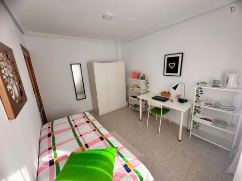 Shining Single Bedroom close to Marq-Castillo Tram Station