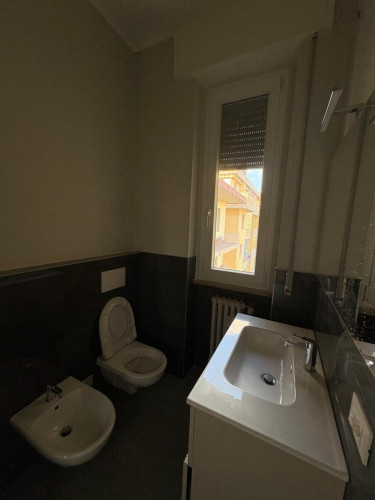 Bright Bedroom with private bathroom in Florence