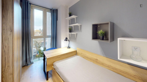 Neat single bedroom near the Racławicka metro station