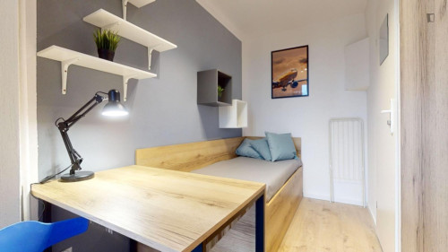 Neat single bedroom near the Racławicka metro station