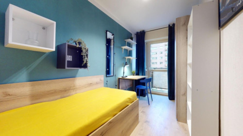 Comfy single bedroom near the Racławicka metro station