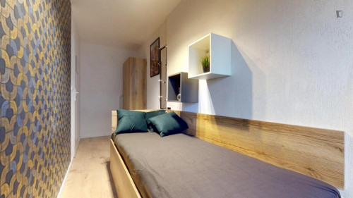 Pleasant single bedroom near the Racławicka metro station
