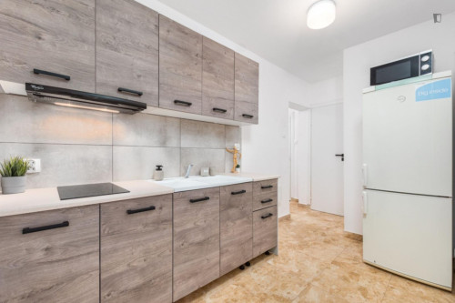 Neat little single bedroom in Grochów
