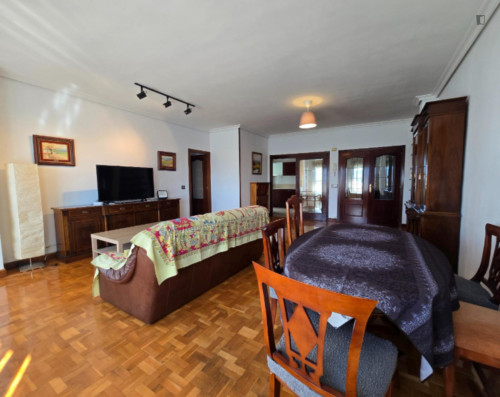 Bright Single Bedroom close to Navarra Hospital Complex