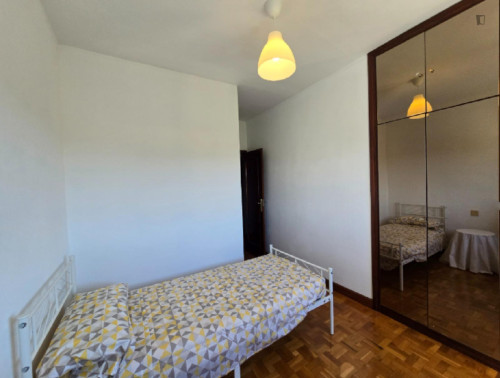 Bright Single Bedroom close to Navarra Hospital Complex