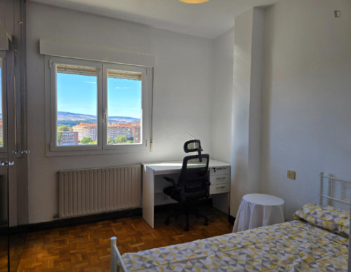 Bright Single Bedroom close to Navarra Hospital Complex