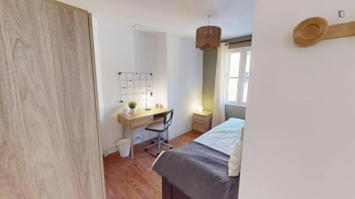 Neat ensuite double bedroom in the centre of Bordeaux