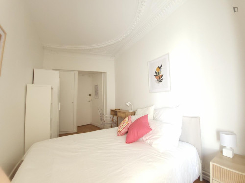 Beautiful double bedroom in an 8-bedroom apartment
