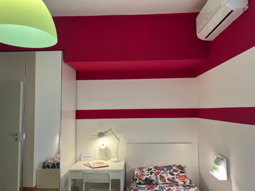 Bed in a bright twin bedroom in Garibaldi Repubblica