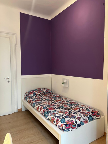 Rooms and beds for rent in apartment with 10 bedrooms in Garibaldi Repubblica