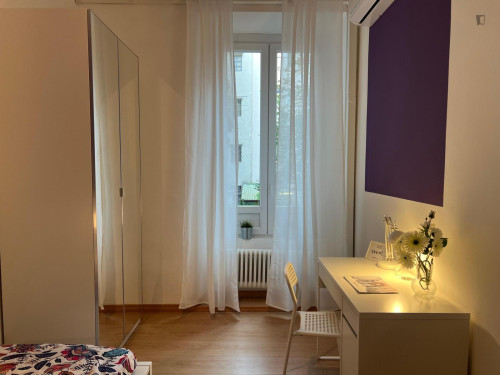 Rooms and beds for rent in apartment with 10 bedrooms in Garibaldi Repubblica