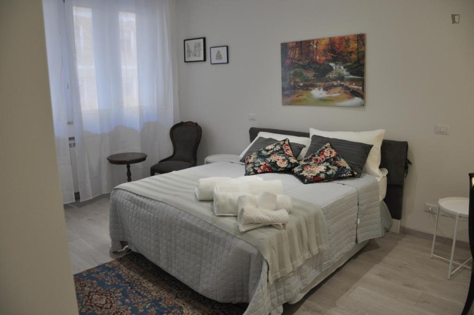  Multiple Beds Bedroom, With Private Bathroom, In 2-Bedroom Apartment  -  Multiple beds bedroom, with private bathroom, in 2-bedroom apartment  - Gallery -  1