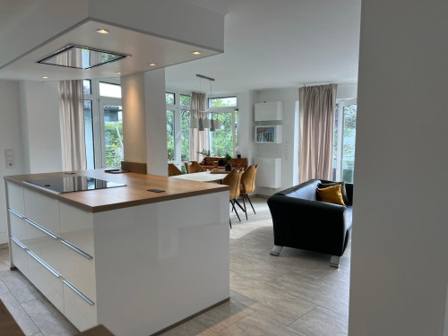 Exklusive 2,5-Zimmer-Wohnung möbliert & befristet – ideal für Firmen & Pendler